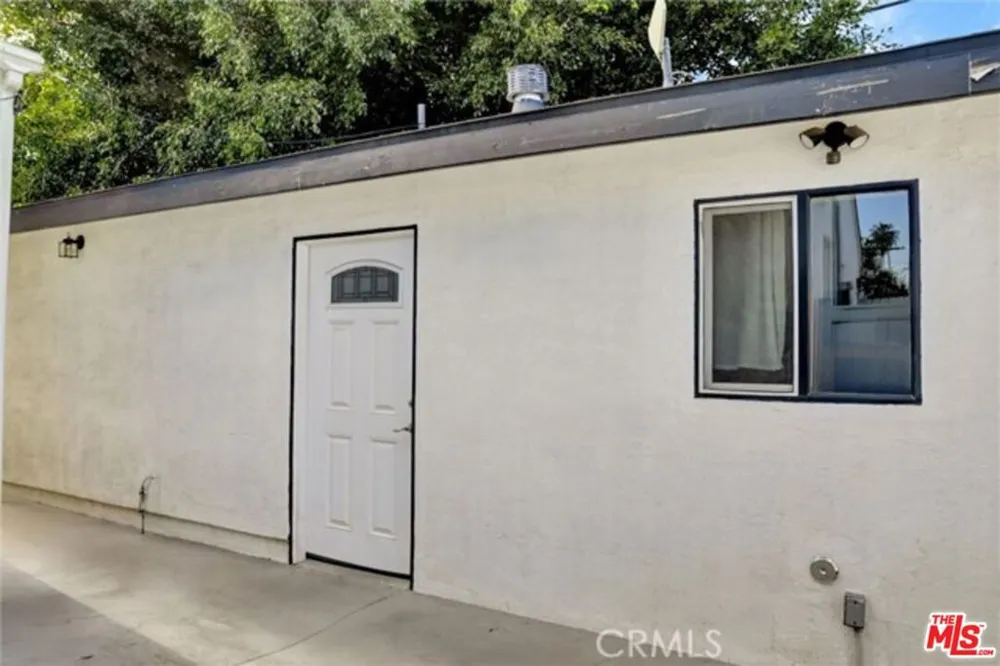 1185 Hauser Boulevard Los Angeles, CA 90019