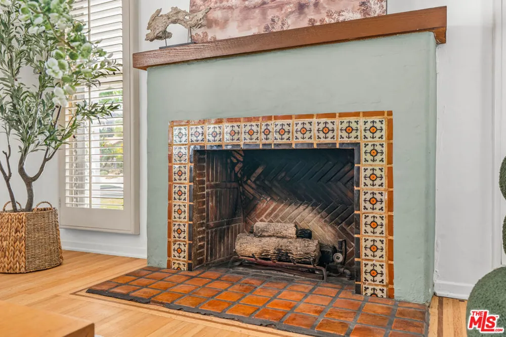 1185 Hauser Boulevard Los Angeles, CA 90019