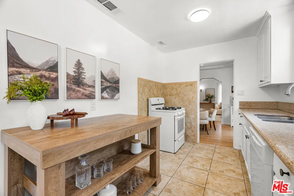 1185 Hauser Boulevard Los Angeles, CA 90019