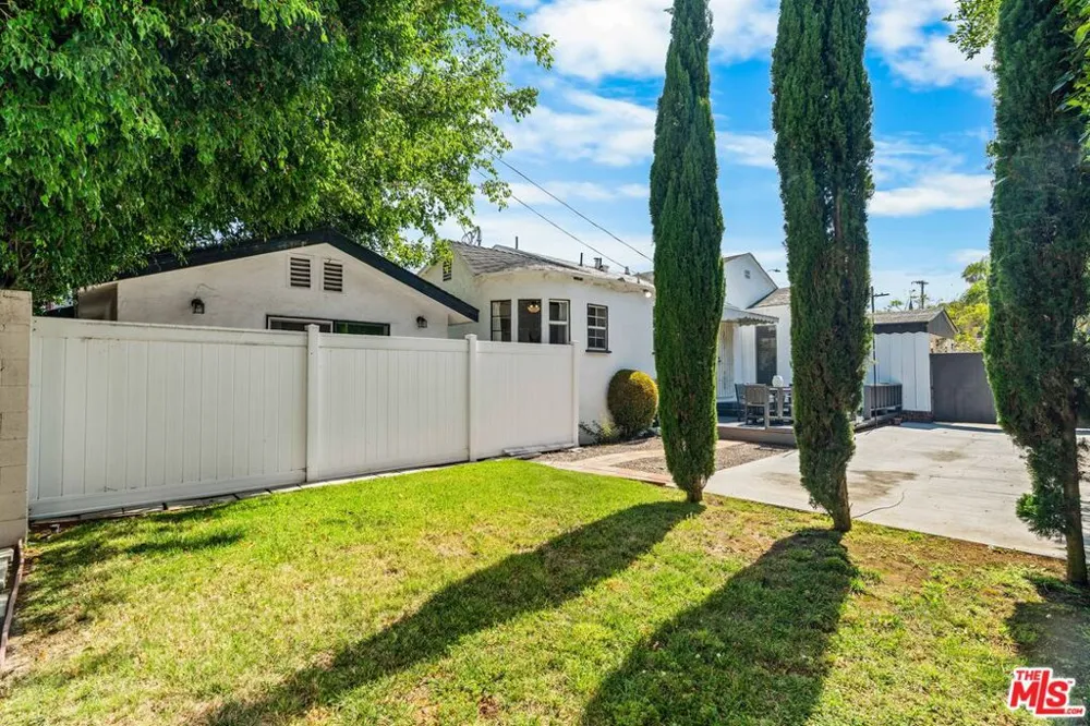 1185 Hauser Boulevard Los Angeles, CA 90019