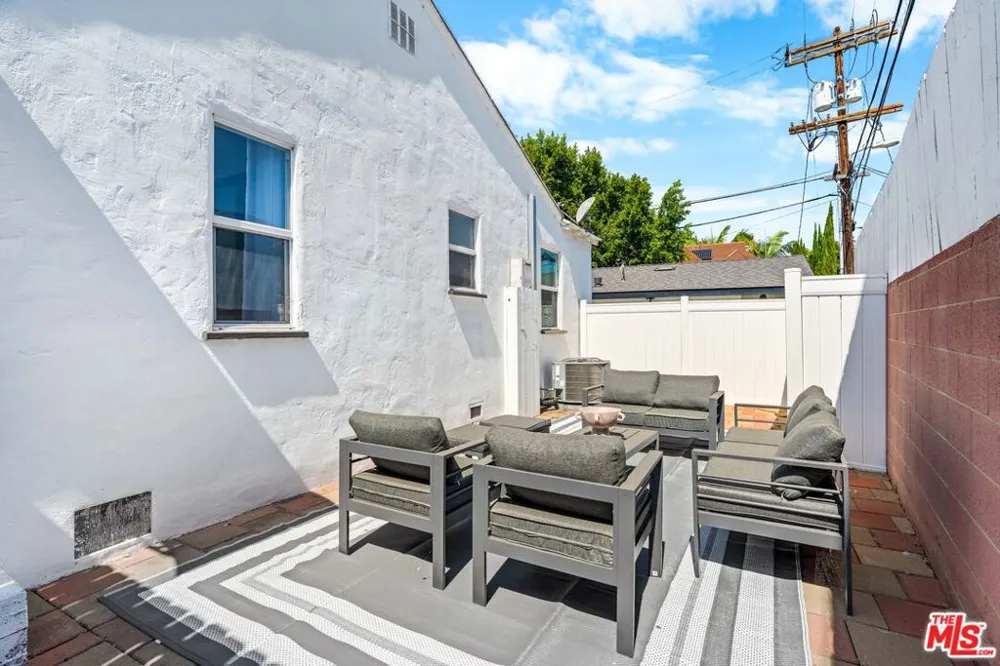 1185 Hauser Boulevard Los Angeles, CA 90019