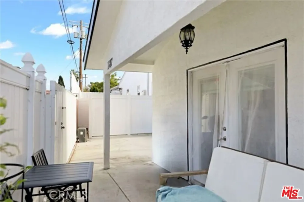 1185 Hauser Boulevard Los Angeles, CA 90019