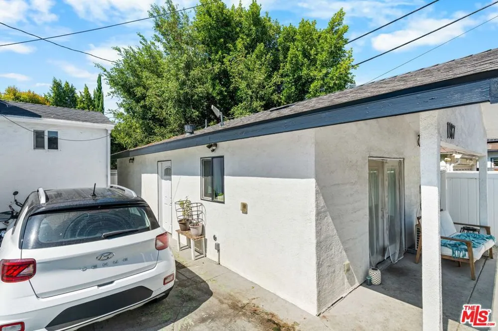 1185 Hauser Boulevard Los Angeles, CA 90019