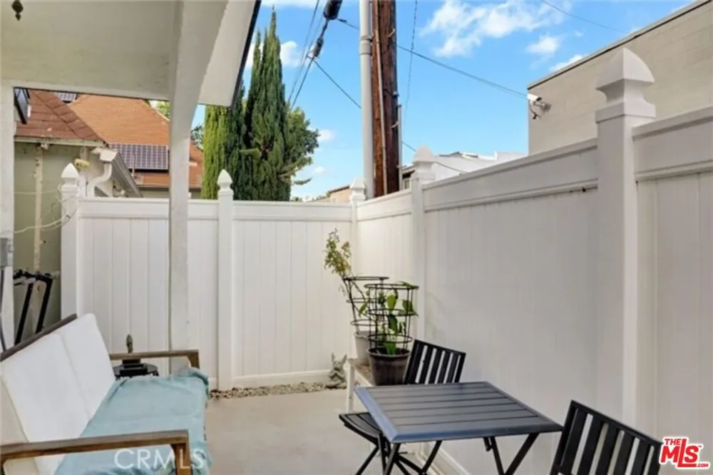 1185 Hauser Boulevard Los Angeles, CA 90019