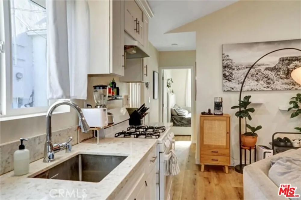 1185 Hauser Boulevard Los Angeles, CA 90019