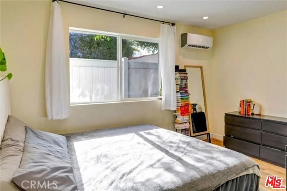 1185 Hauser Boulevard Los Angeles, CA 90019