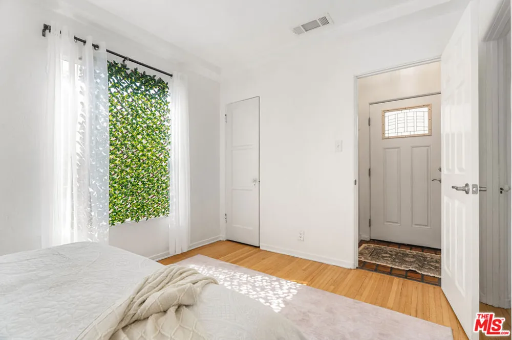 1185 Hauser Boulevard Los Angeles, CA 90019