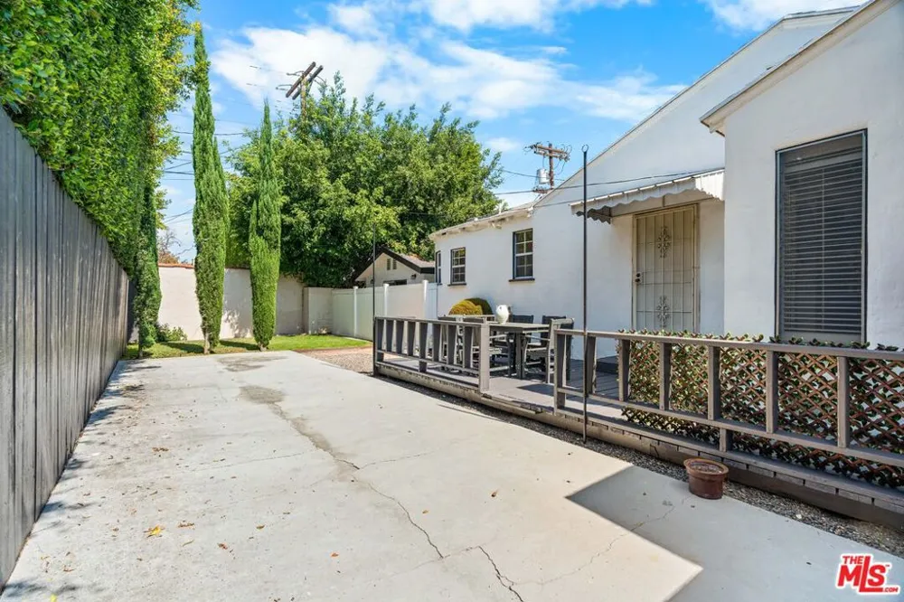1185 Hauser Boulevard Los Angeles, CA 90019