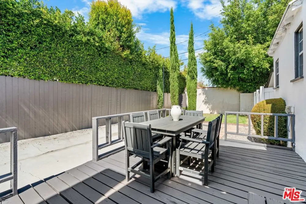 1185 Hauser Boulevard Los Angeles, CA 90019