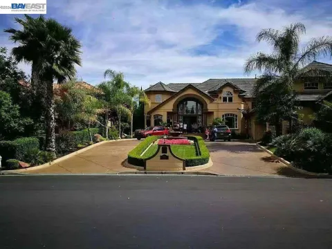 3511 Country Club Pl