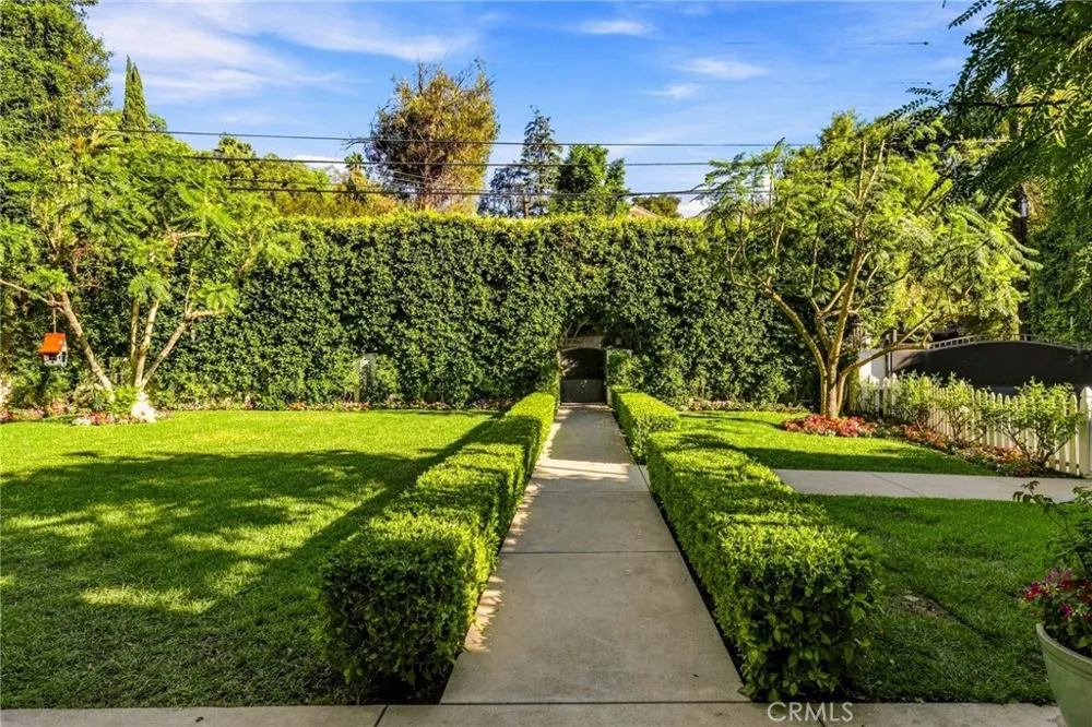 14647 Valley Vista Boulevard Sherman Oaks, CA 91403