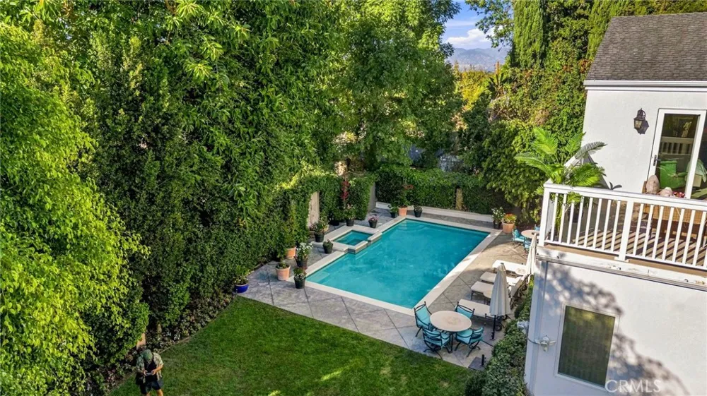 14647 Valley Vista Boulevard Sherman Oaks, CA 91403