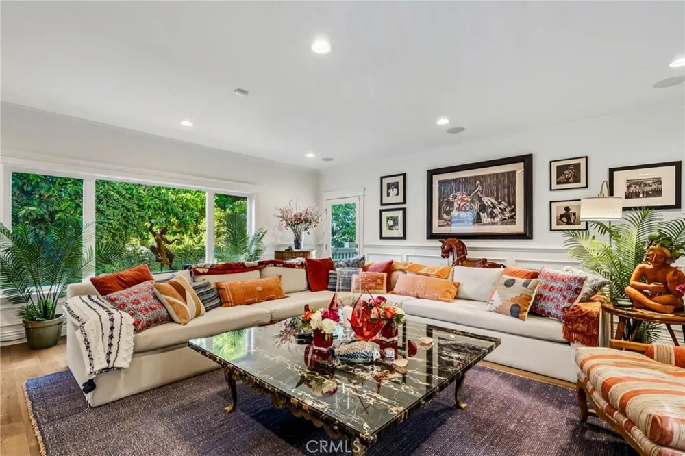 14647 Valley Vista Boulevard Sherman Oaks, CA 91403