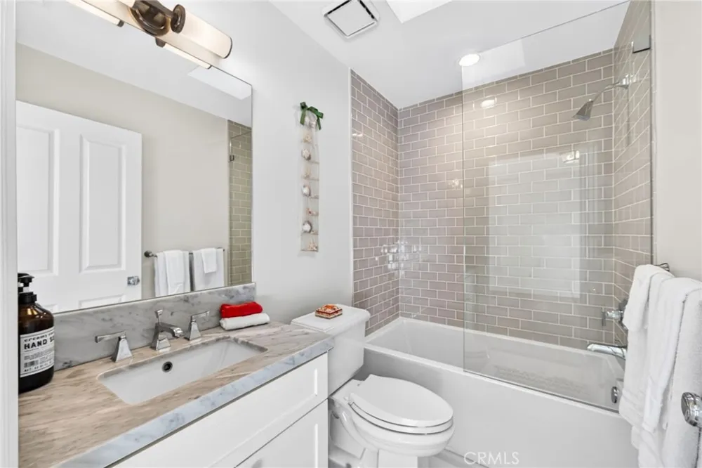 14647 Valley Vista Boulevard Sherman Oaks, CA 91403