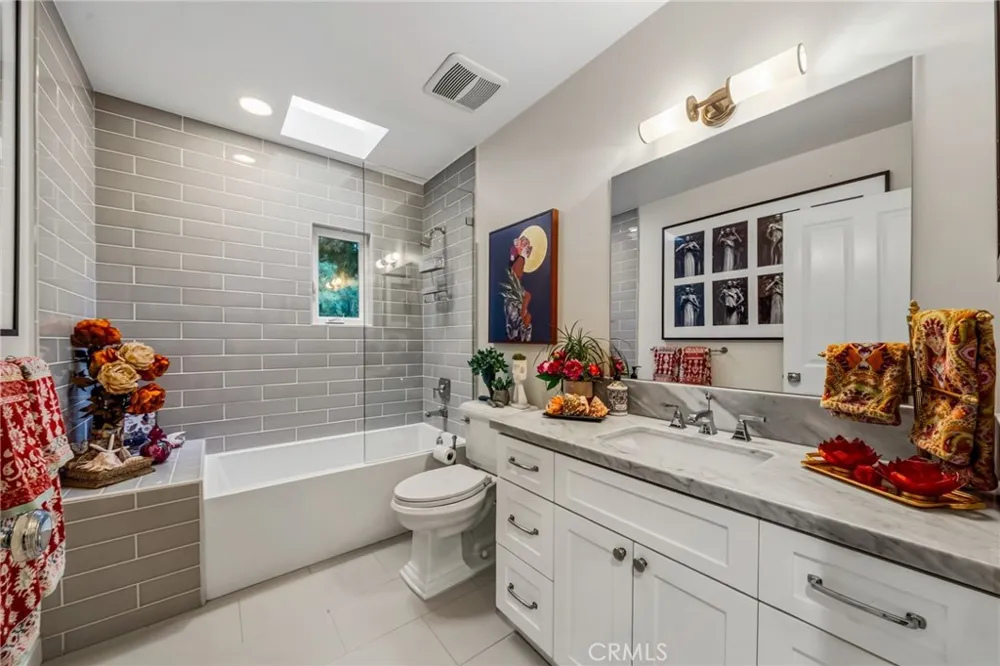 14647 Valley Vista Boulevard Sherman Oaks, CA 91403