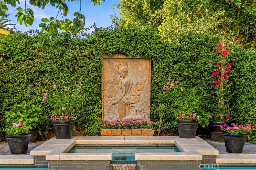 14647 Valley Vista Boulevard Sherman Oaks, CA 91403
