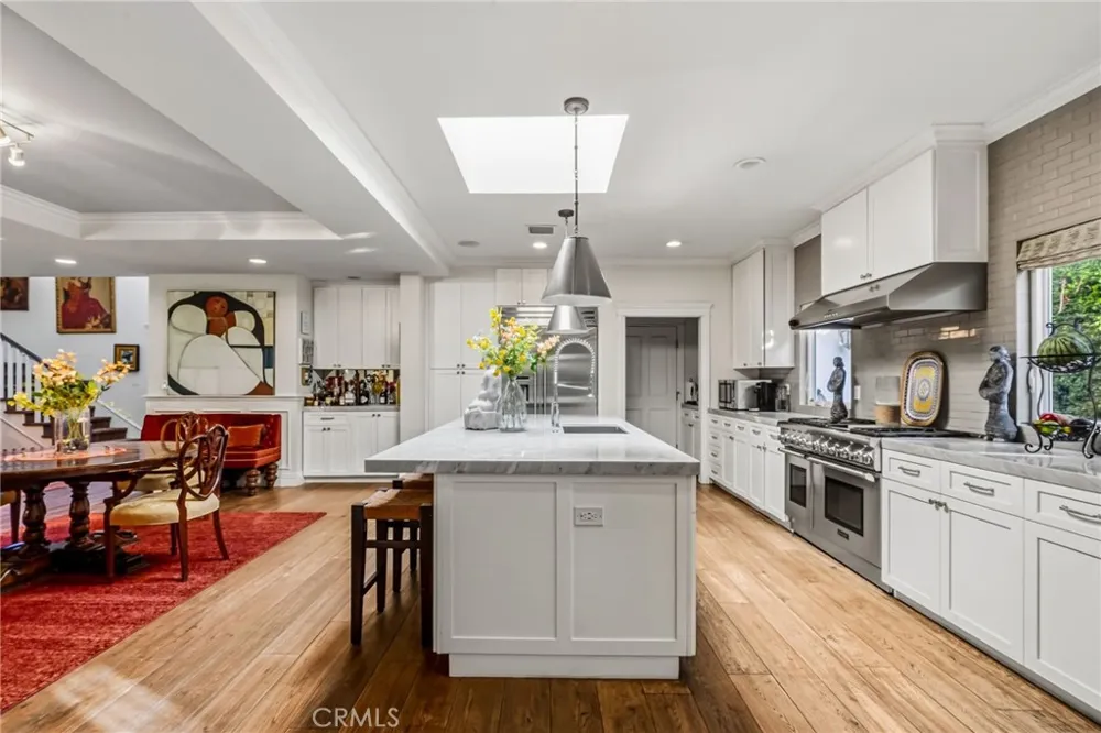 14647 Valley Vista Boulevard Sherman Oaks, CA 91403