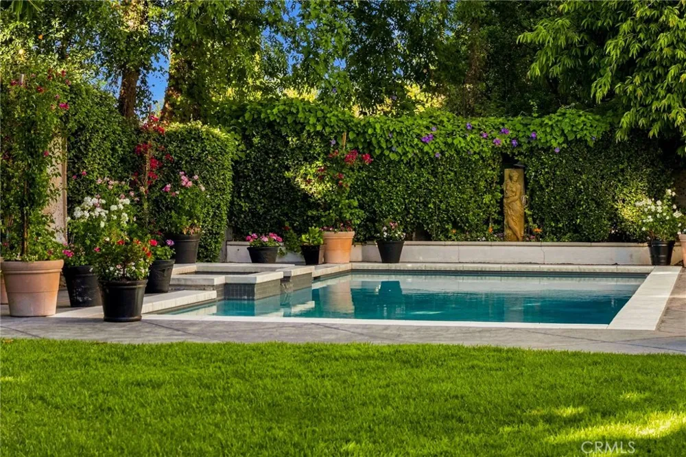 14647 Valley Vista Boulevard Sherman Oaks, CA 91403