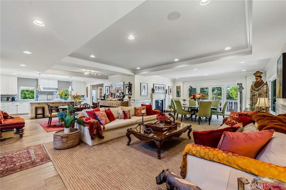 14647 Valley Vista Boulevard Sherman Oaks, CA 91403