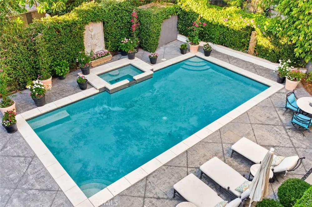 14647 Valley Vista Boulevard Sherman Oaks, CA 91403