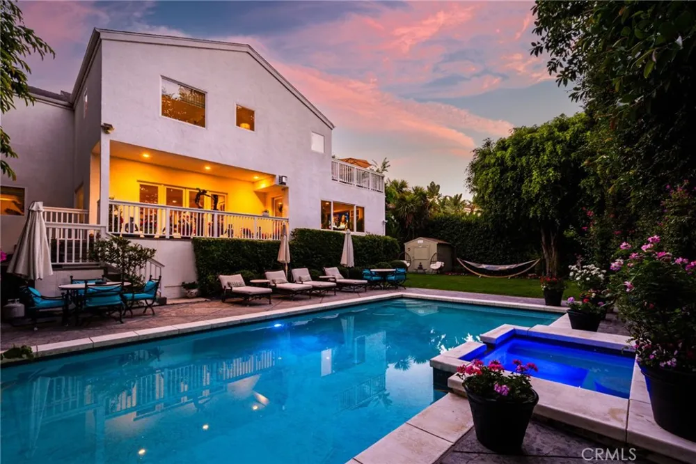 14647 Valley Vista Boulevard Sherman Oaks, CA 91403