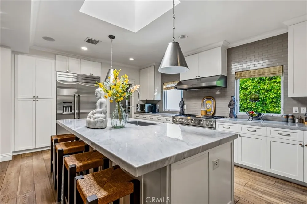 14647 Valley Vista Boulevard Sherman Oaks, CA 91403