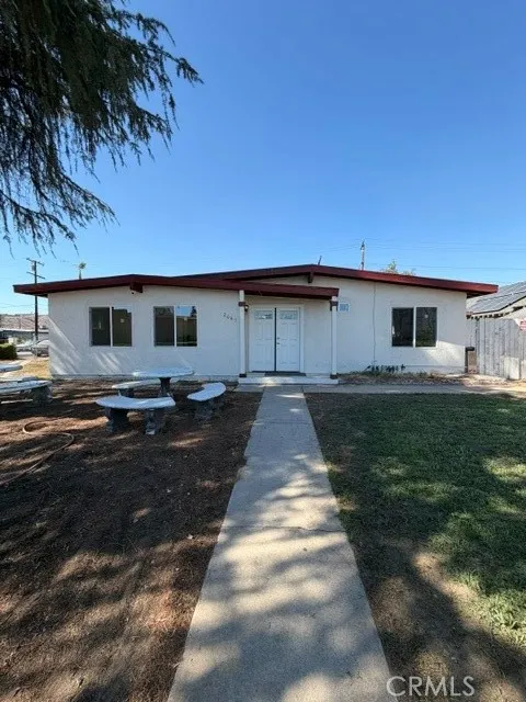 2065 W Orange Grove Pomona, CA 91768