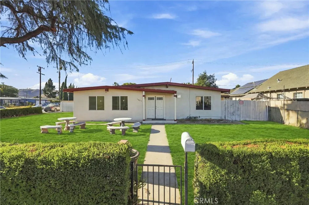 2065 W Orange Grove Pomona, CA 91768