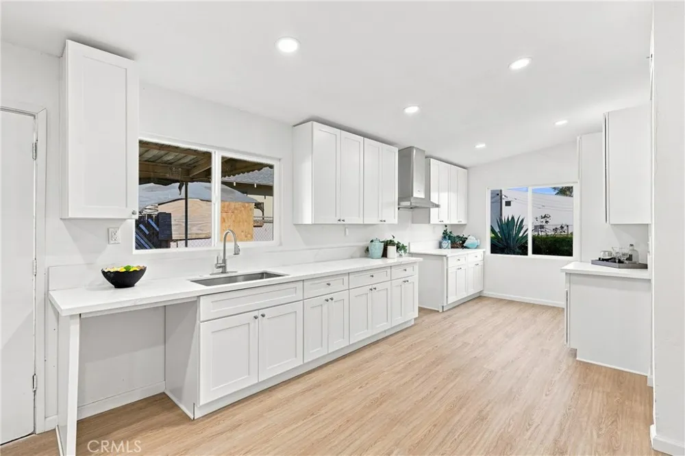 2065 W Orange Grove Pomona, CA 91768
