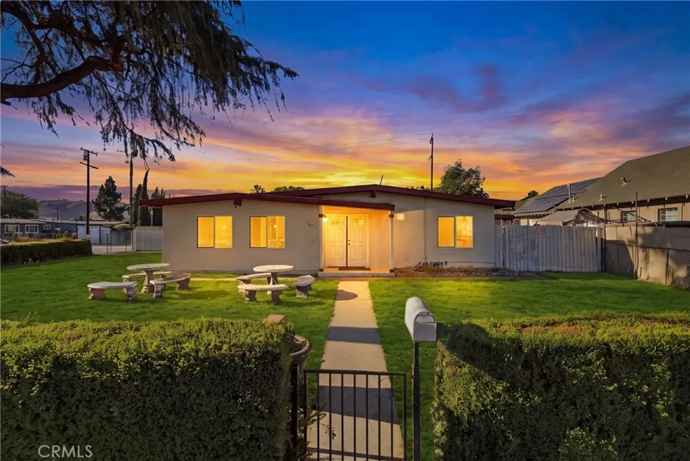 2065 W Orange Grove Pomona, CA 91768
