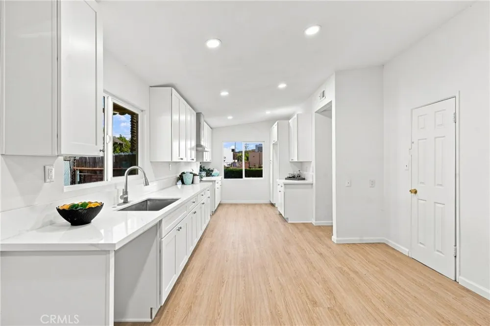 2065 W Orange Grove Pomona, CA 91768