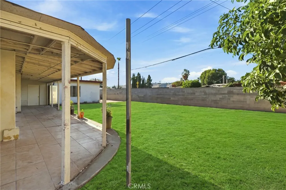 2065 W Orange Grove Pomona, CA 91768