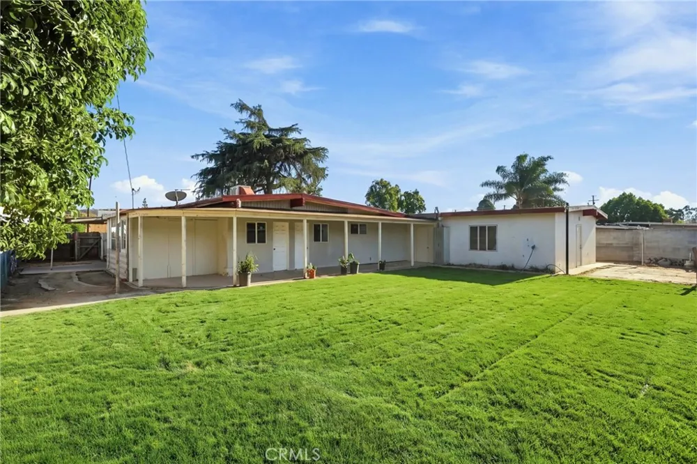 2065 W Orange Grove Pomona, CA 91768