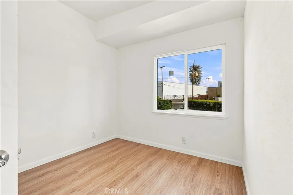 2065 W Orange Grove Pomona, CA 91768