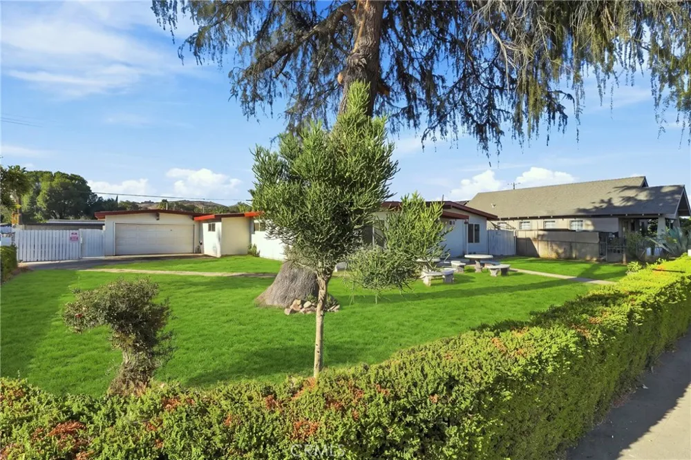2065 W Orange Grove Pomona, CA 91768