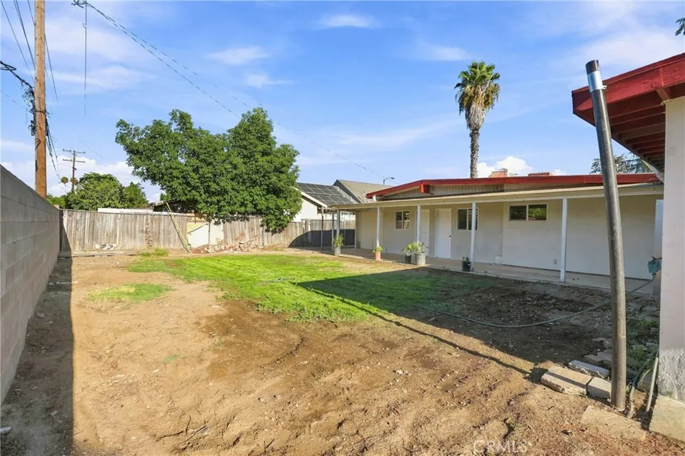 2065 W Orange Grove Pomona, CA 91768