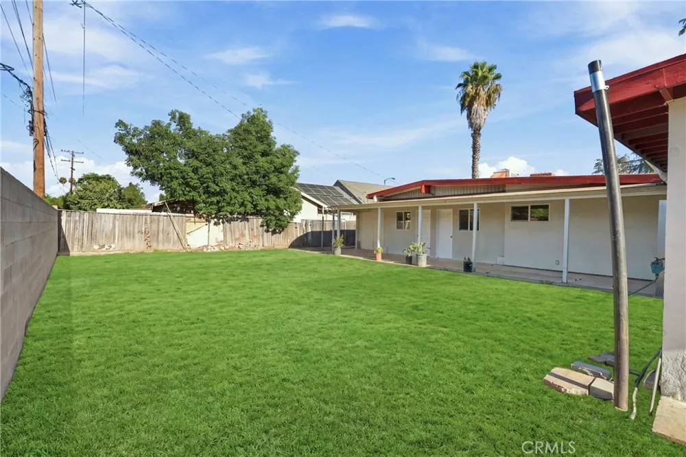 2065 W Orange Grove Pomona, CA 91768