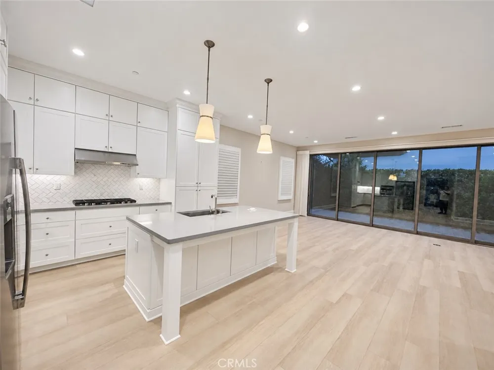 130 Donati Irvine, CA 92602