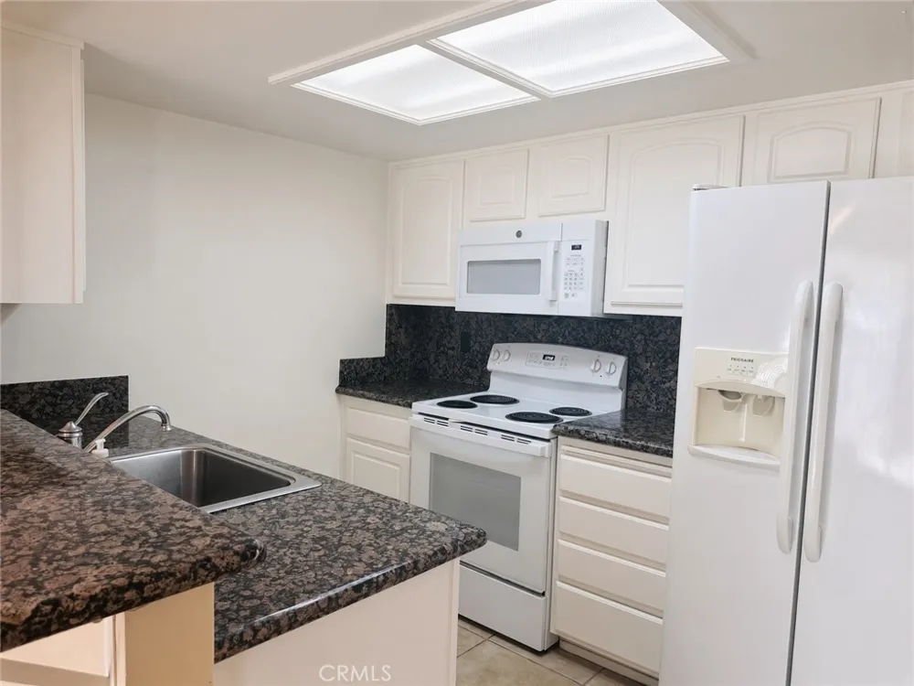 43376 Cook #28 Palm Desert, CA 92211
