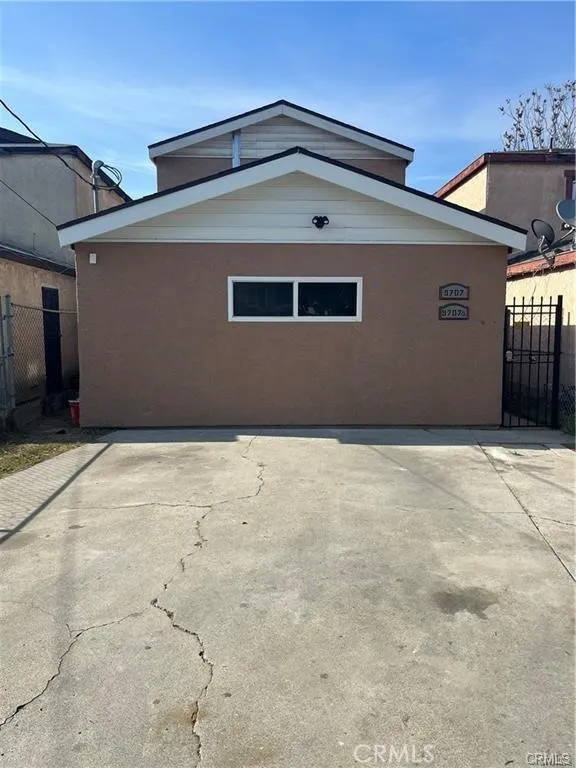 9707 Bandera Los Angeles, CA 90002