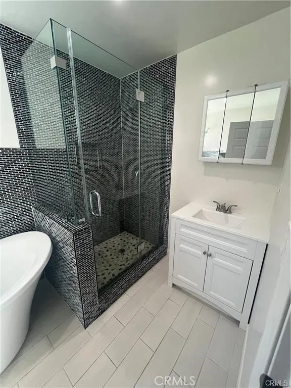 9707 Bandera Los Angeles, CA 90002