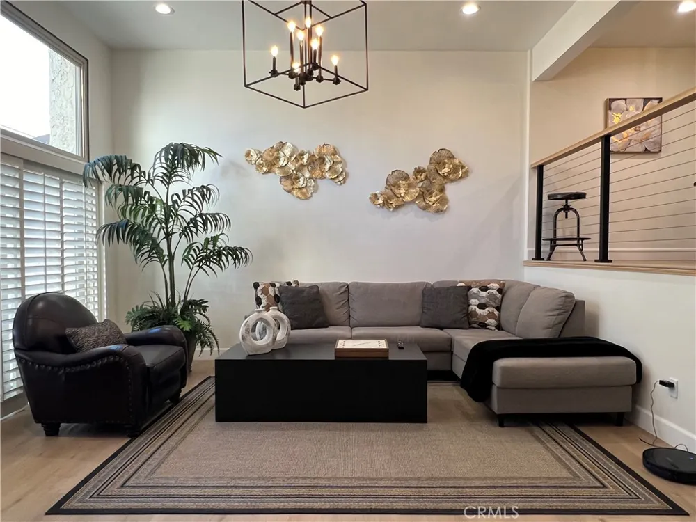 6242 Nita Los Angeles, CA 91367