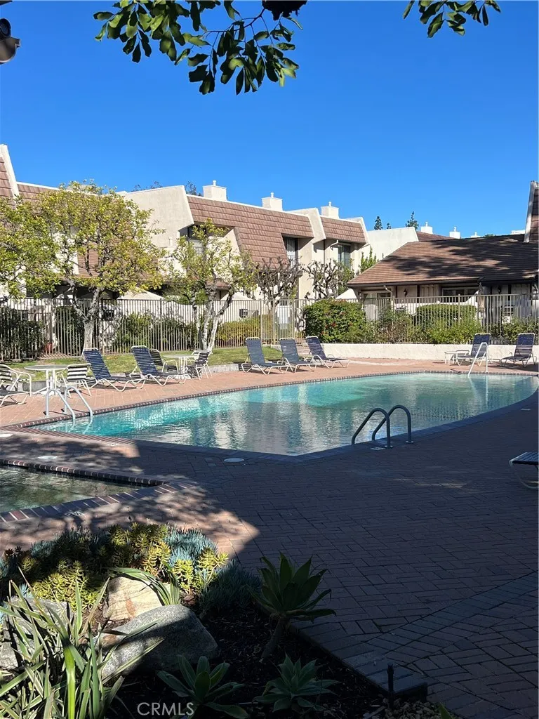 6242 Nita Los Angeles, CA 91367