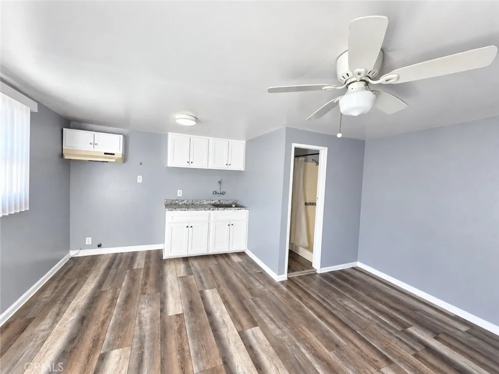 127 W 58th #1/2 Los Angeles, CA 90037