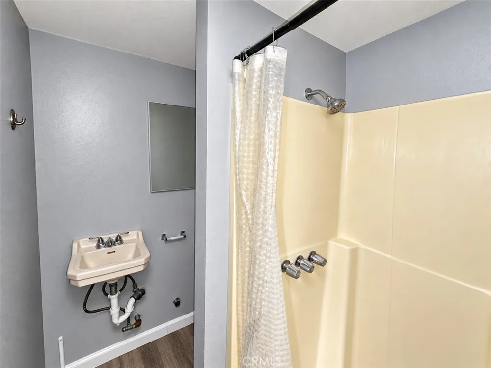 127 W 58th #1/2 Los Angeles, CA 90037