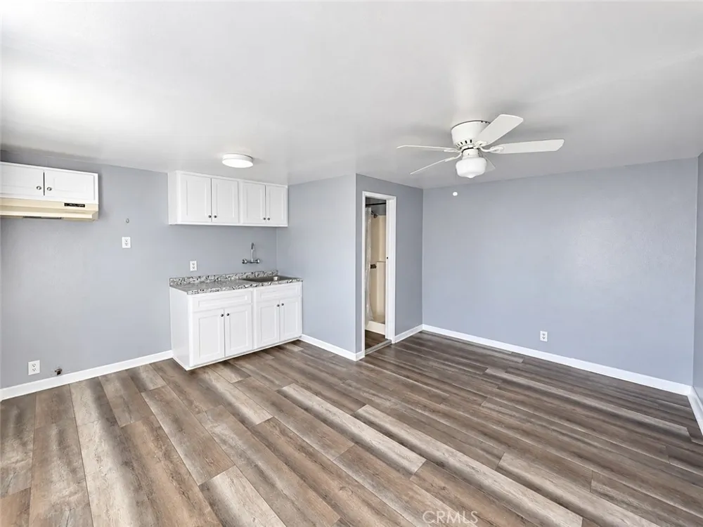 127 W 58th #1/2 Los Angeles, CA 90037