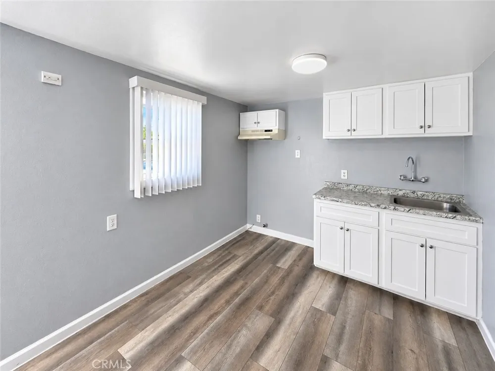 127 W 58th #1/2 Los Angeles, CA 90037