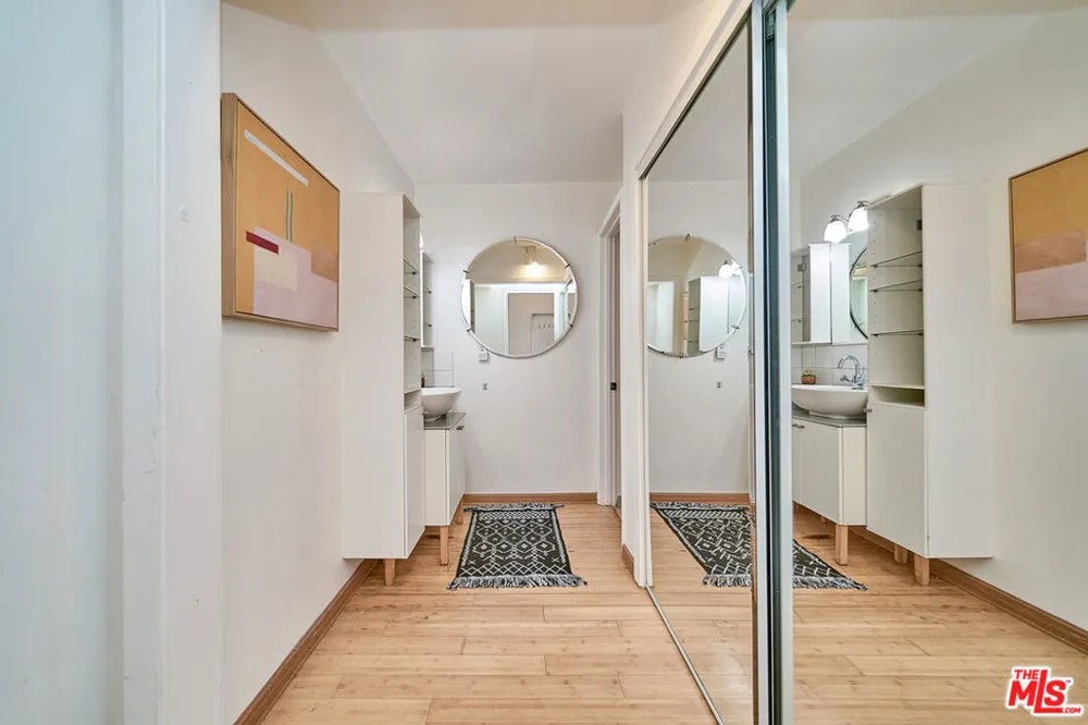 425 S Kenmore Avenue #104 Los Angeles, CA 90020
