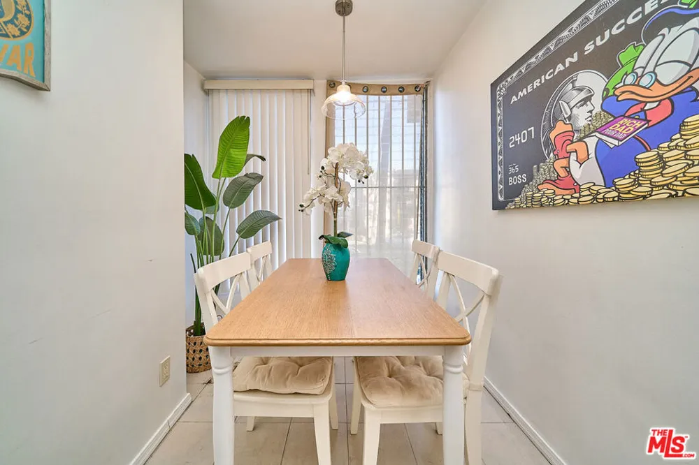 425 S Kenmore Avenue #104 Los Angeles, CA 90020