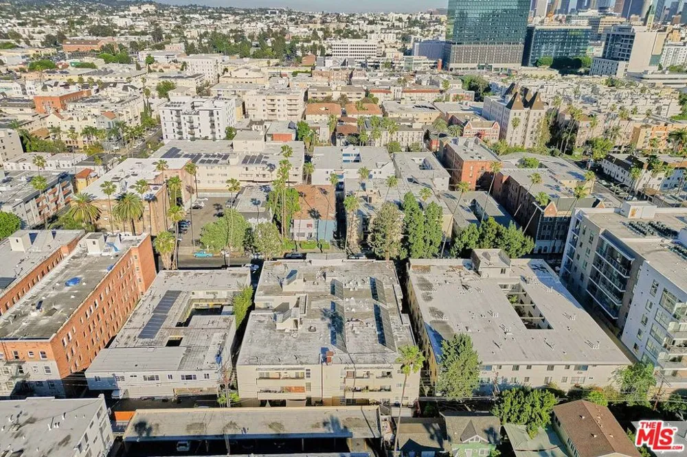 425 S Kenmore Avenue #104 Los Angeles, CA 90020